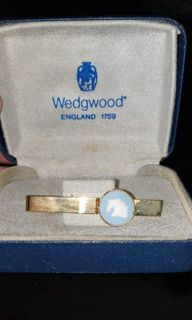 Vi tage WEDGWOOD tie pin made in england