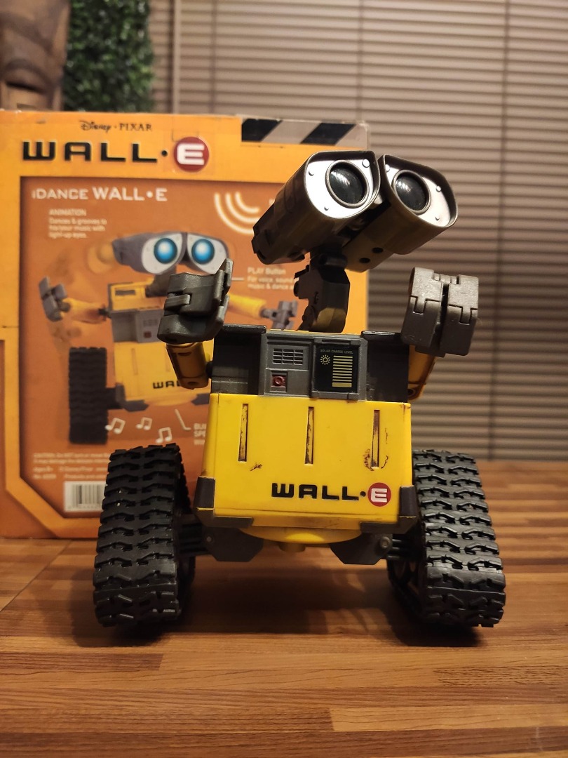 Wall.E Battery operated by Thinkway toys!, Hobbies & Toys, Toys & Games