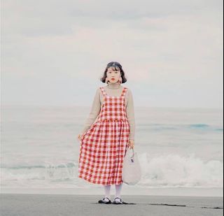 日系 紅格子背後綁帶吊帶洋