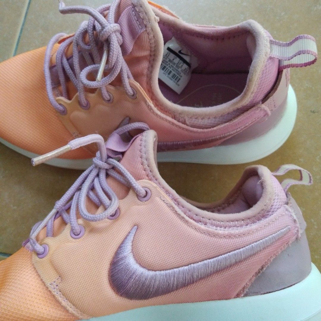 Sunflower nike roshes top