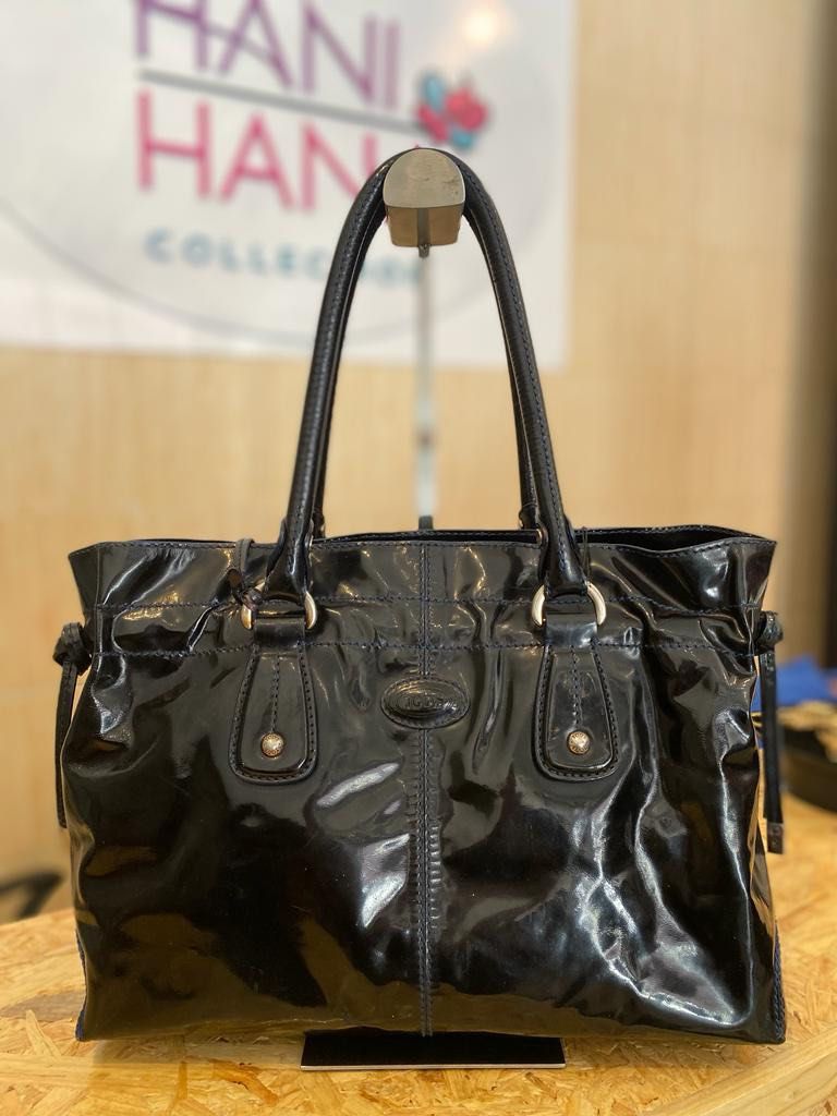 AUTHENTIC TODS BLACK PATENT LEATHER TOTE BAG