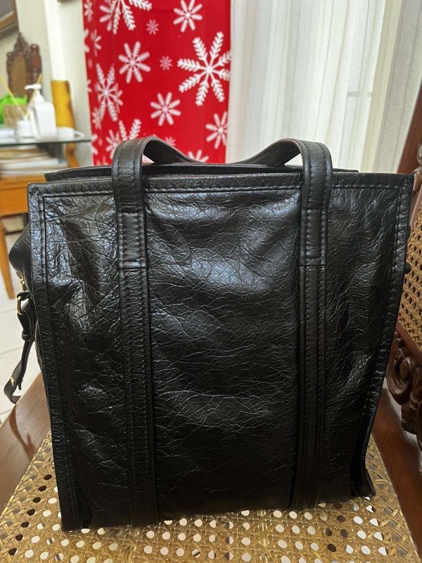 Balenciaga Bazar Shopper (Category: Luxury Bags & Wallets) located in Quezon City. Submitted by hellogoodbri (Listing ID 1198691831, Image 2). Description: - In excellent condition; rarely used - Authentic.