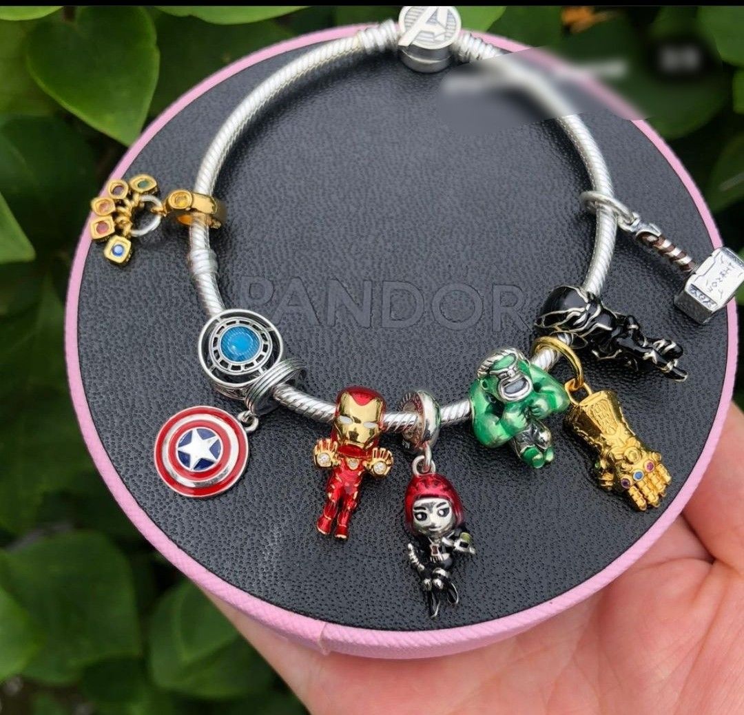 Marvel The Avengers Iron Man Charm and Bracelet Set