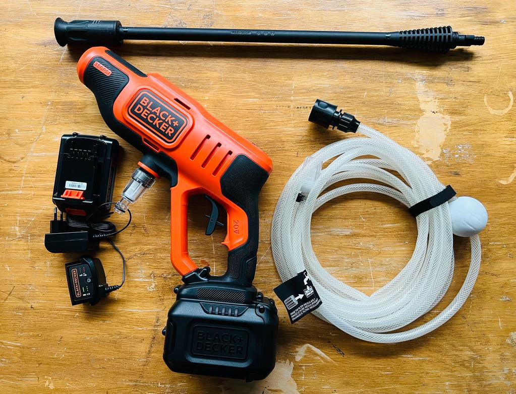 Black Decker 20V water jet pressure washer., Furniture & Home Living, Home Improvement