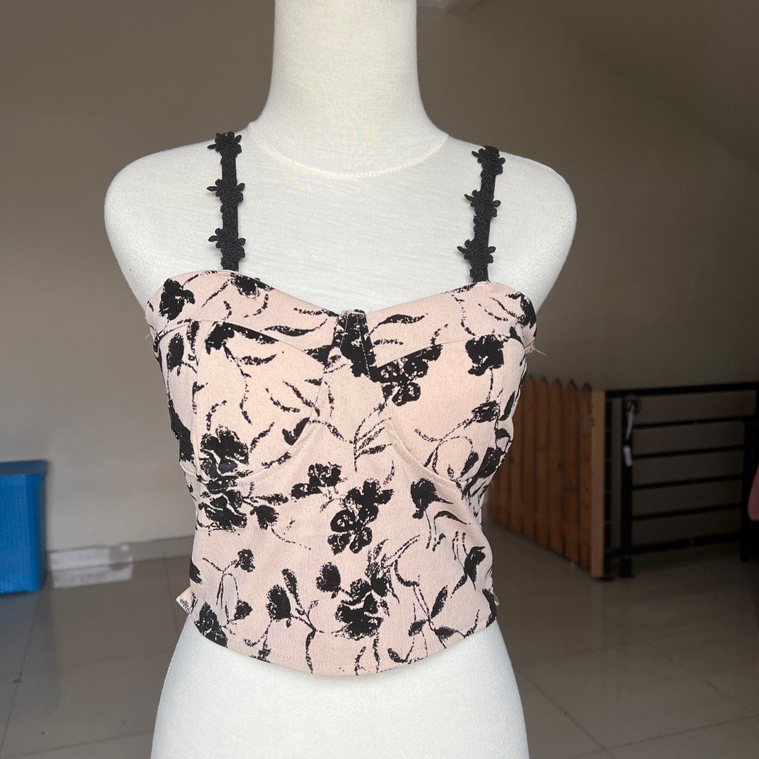 Bralette camisole tanktop floral bangkok crop top tanktop bunga, Fesyen  Wanita, Pakaian Wanita, Atasan di Carousell