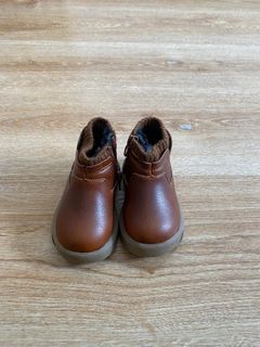 Brown winter boots for little boy