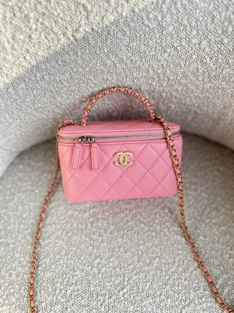 Chanel Vanity Rectangular with Top Handle Pick Me Up Pink Lambskin Aged  Gold Hardware, 名牌, 手袋及銀包- Carousell