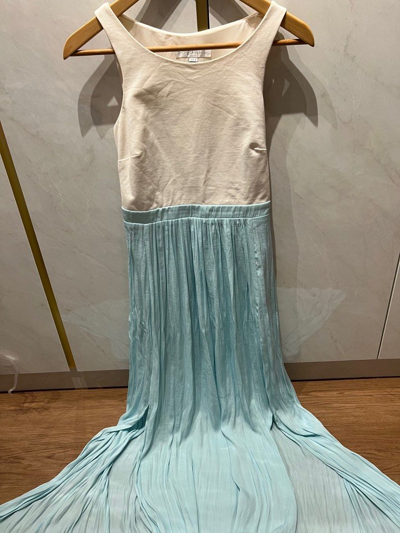 Forever New white and blue pleated maxi dress, Women's Fashion, Dresses &  Sets, Dresses on Carousell