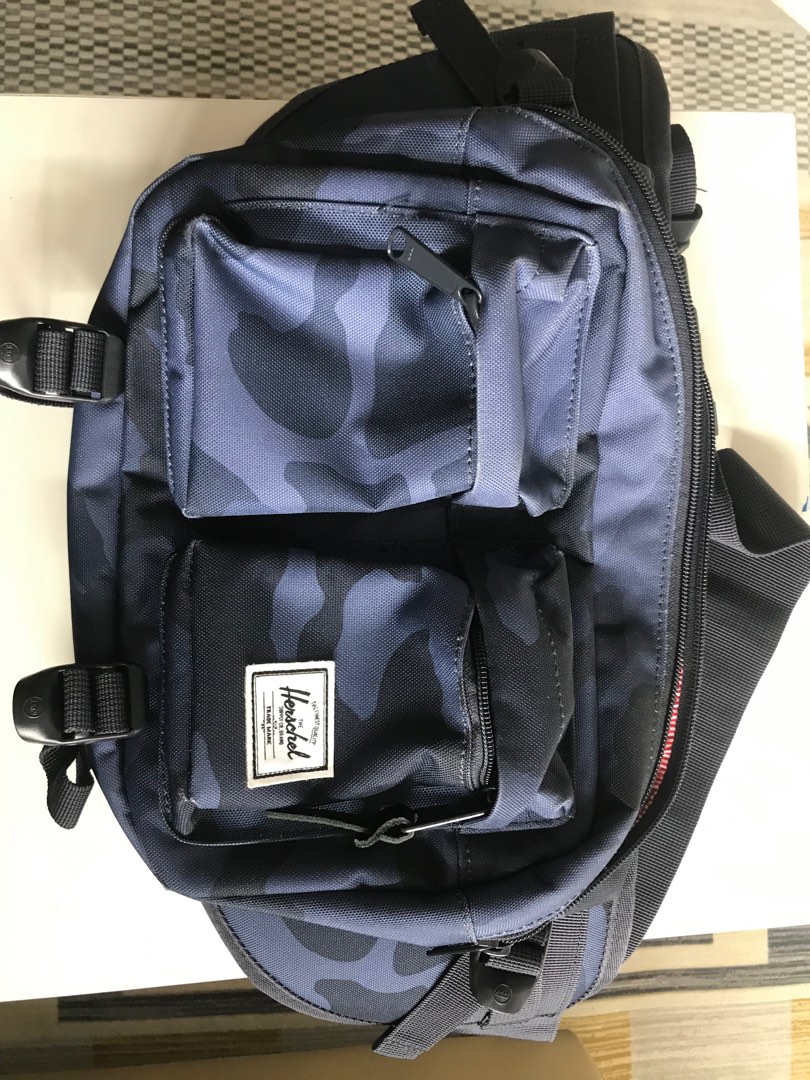 Pouch bag on sale herschel