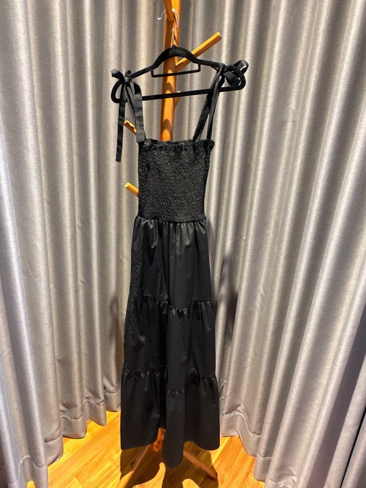 Julia TieStrap Smocked Dress in Black, Women's Fashion, Dresses & Sets