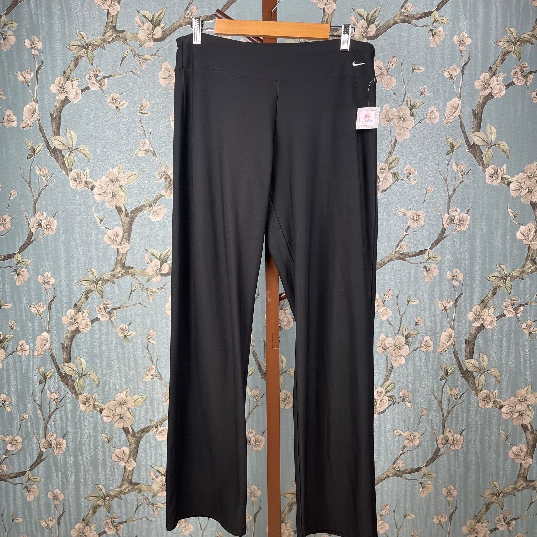 Nike 7/8 length pants size XS, Women's Fashion, Activewear on Carousell