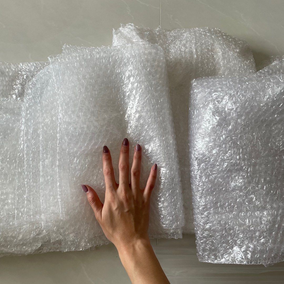 Large bubble wrap + Air pockets, Hobbies & Toys, Stationery & Craft