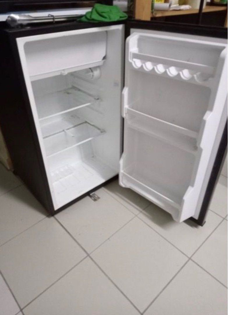 Like new mini fridge, TV & Home Appliances, Kitchen Appliances
