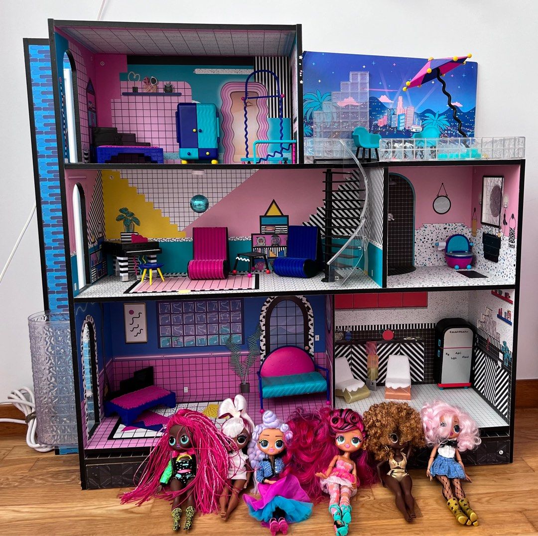 L.O.L dollhouse and free dolls, Hobbies &amp; Toys, Toys &amp; Games on Carousell