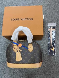 (Category: ) located in . Submitted by designerfashion.sydney (Listing ID 1198681342, Image 1). Description: .