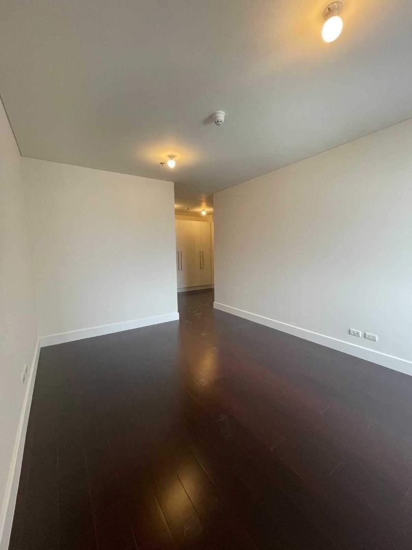 MCO FOR LEASE 2 Bedroom Unit in Garden Tower, San Lorenzo, Makati