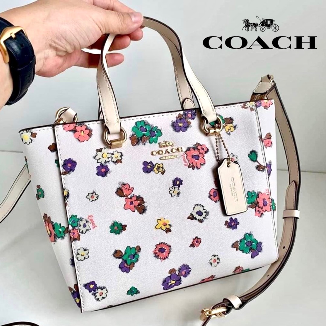 New Coach 🇺🇸 Original C5118 Pink Heart Shape Women Crossbody Sling Chain Bag  Handbag with Full Set of Coach Package , Luxury, Bags & Wallets on Carousell