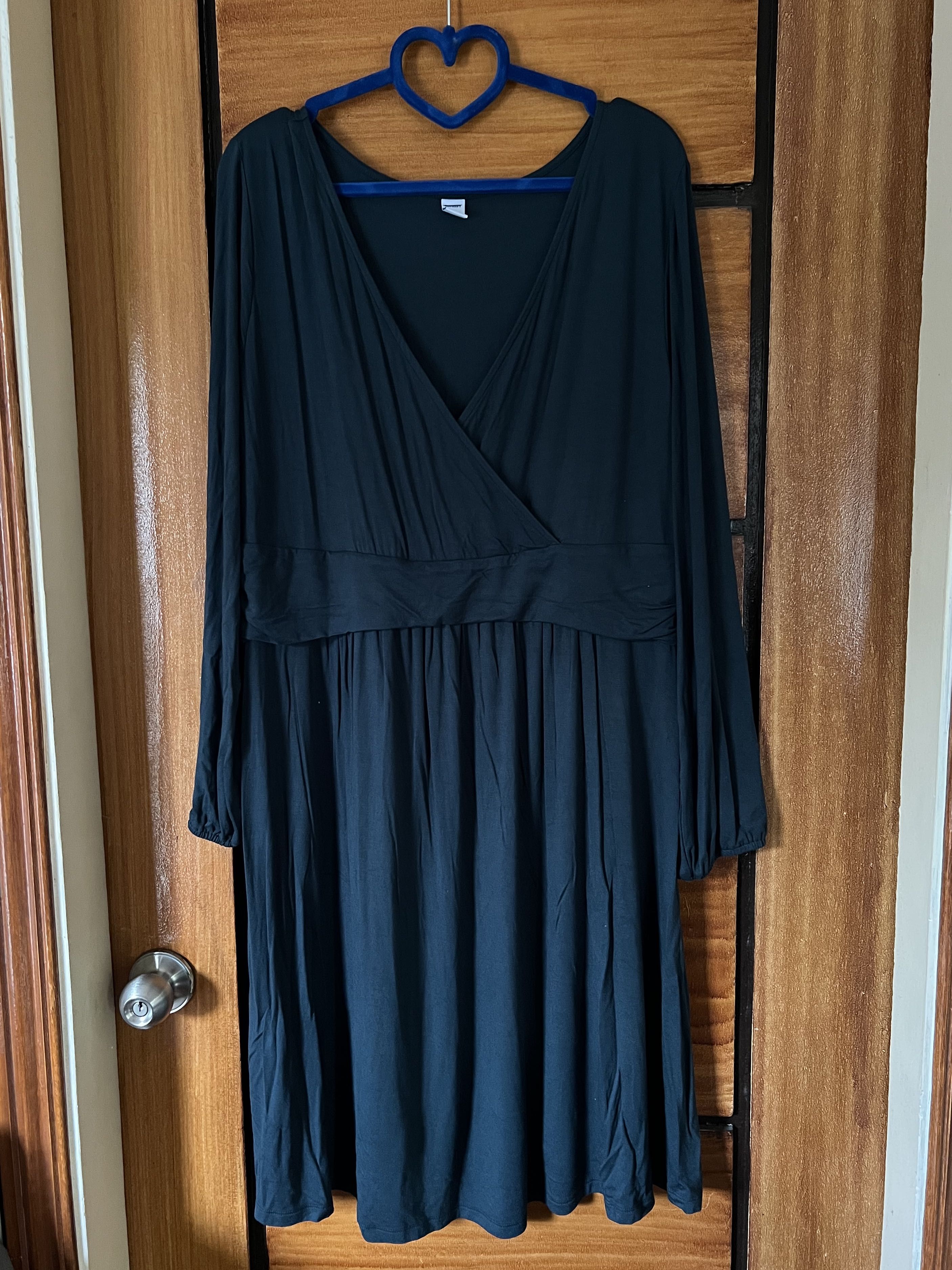 Old Navy Maternity Dress (XL) (Category: Dresses) located in Mandaluyong City. Submitted by mariegeronimo (Listing ID 1198808714, Image 1). Description: Old Navy Maternity Dress Size XL Overlap, A-line style, Knee length Emerald Green Washed, but not used. Fabric is bagsak, looks very flattering, pregnant or not :) RFS: Decluttering. Bought in Dec 2019 as Maternity Dress, but was WFH since Jan 2020. MOP: Gcash or Bank transfer Location: Mandaluyo