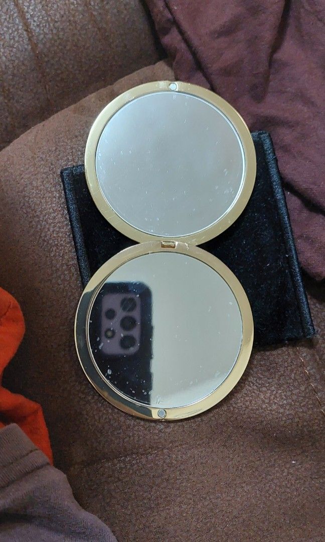 ORIG Gucci Beauty Mirror (Category: Makeup) located in Caloocan City. Submitted by tess0220 (Listing ID 1198741289, Image 2). Description: .