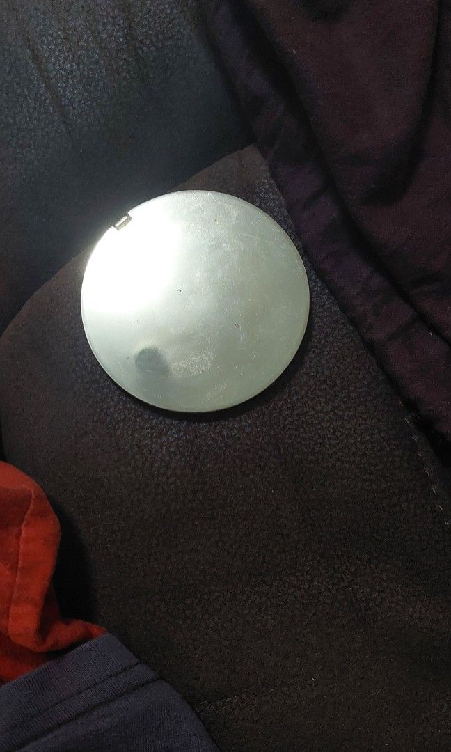 ORIG Gucci Beauty Mirror (Category: Makeup) located in Caloocan City. Submitted by tess0220 (Listing ID 1198741289, Image 3). Description: .