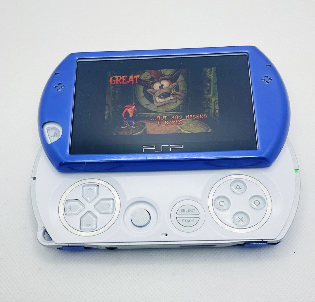 PlayStation Portable Go PSP GO White Blue with Brand New Cover Charge