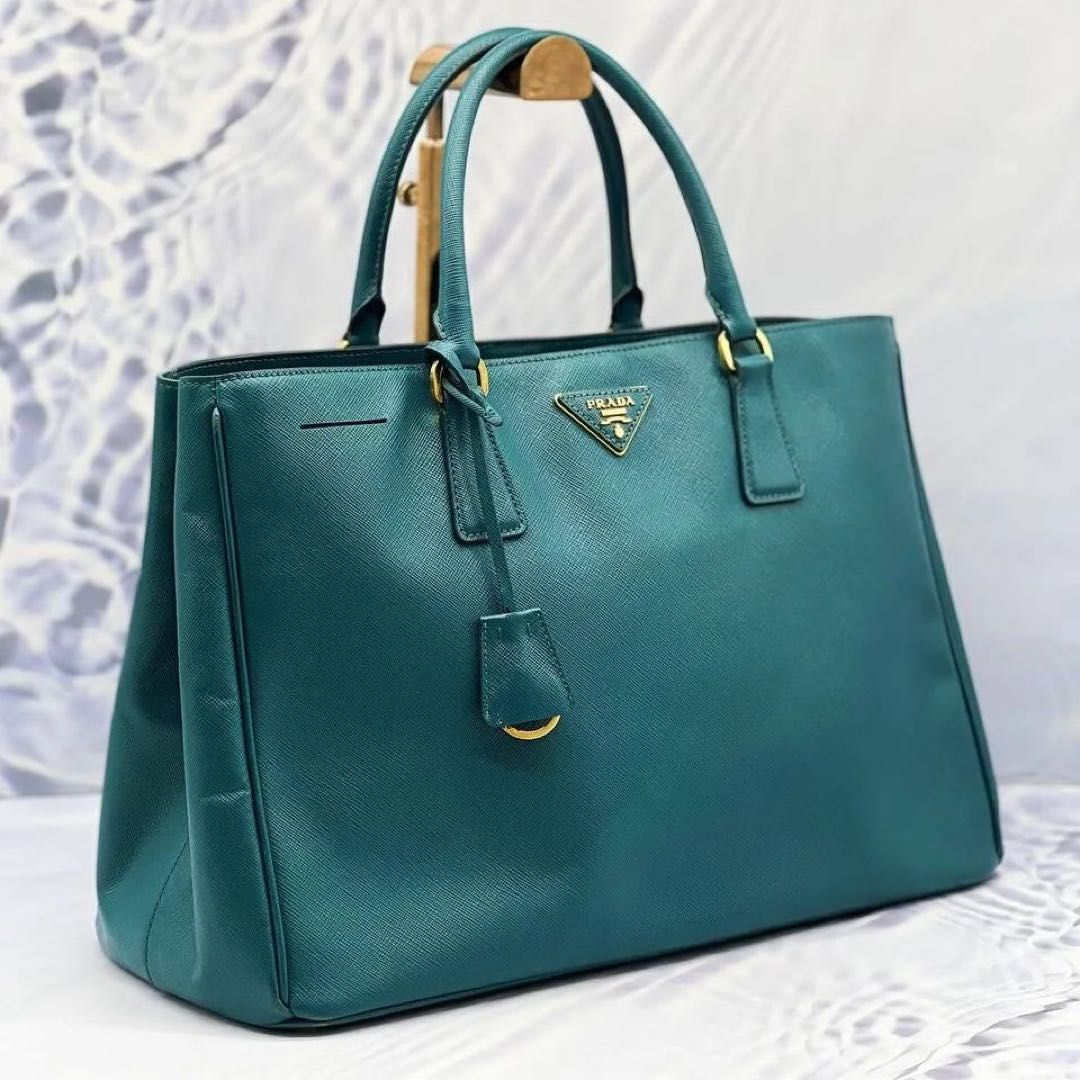 Prada Green Saffiano Lux Leather Large Double Zip Tote Bag, Luxury, Bags &  Wallets on Carousell