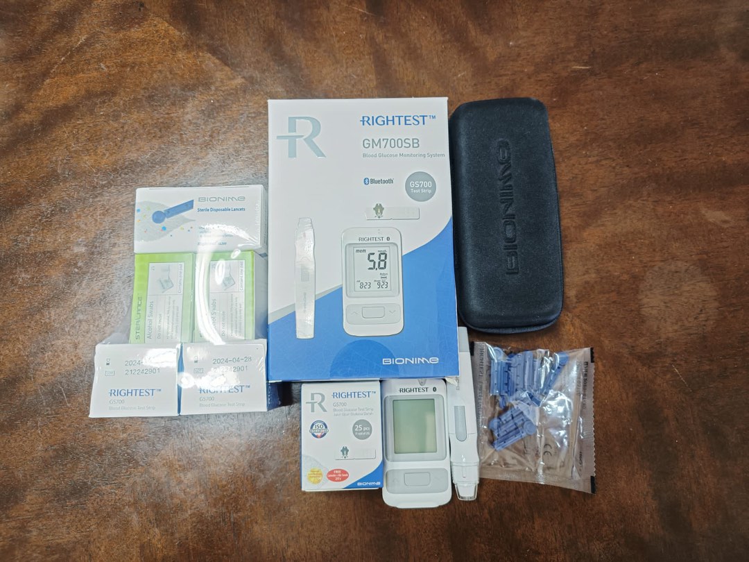 Rightest GM700SB blood glucose monitoring, Health & Nutrition, Medical ...