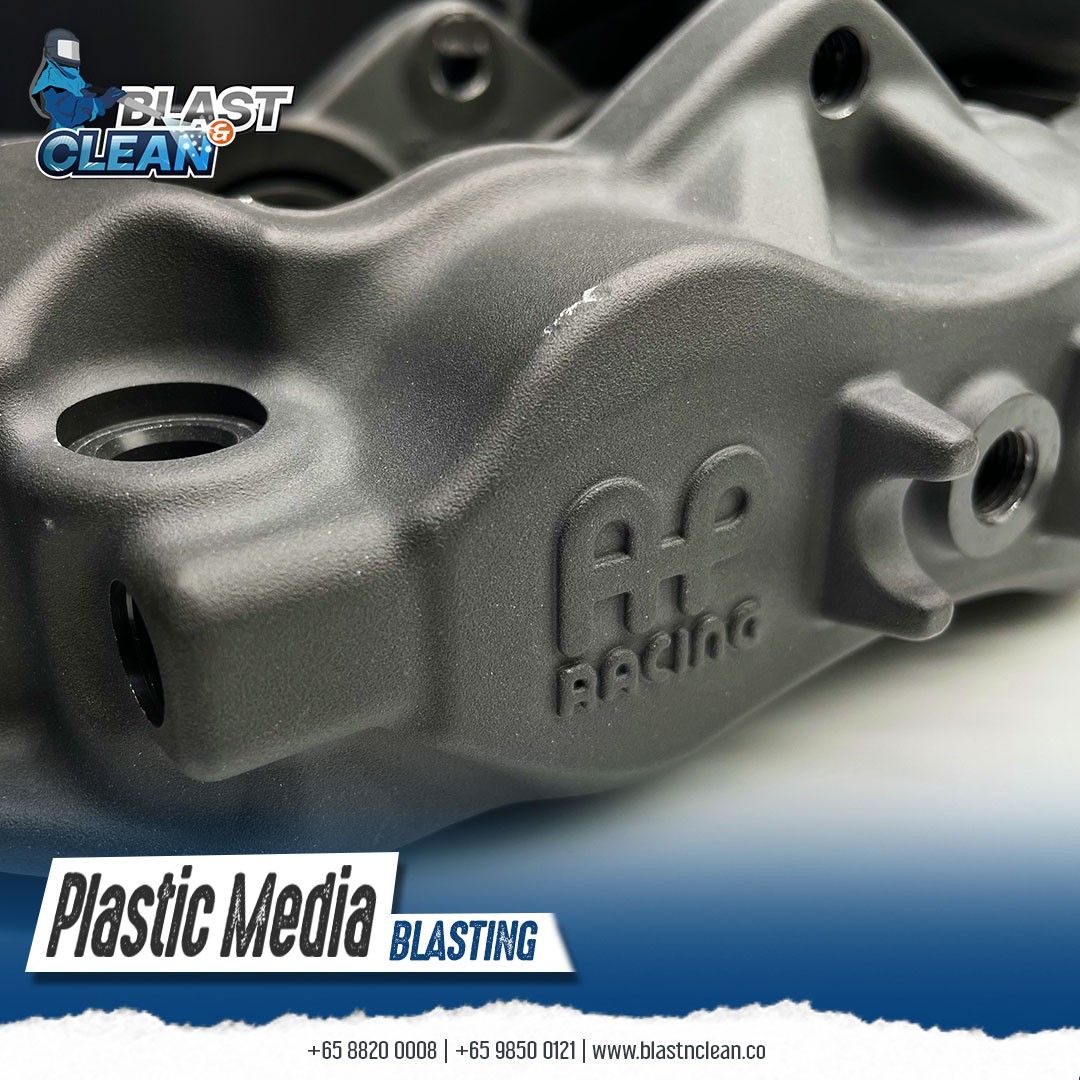 Sand Blasting Plastic Media Blasting on Ap Brake Caliper, Car