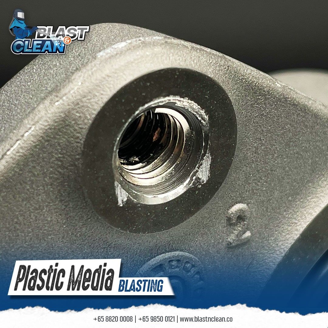 Sand Blasting Plastic Media Blasting on Ap Brake Caliper, Car