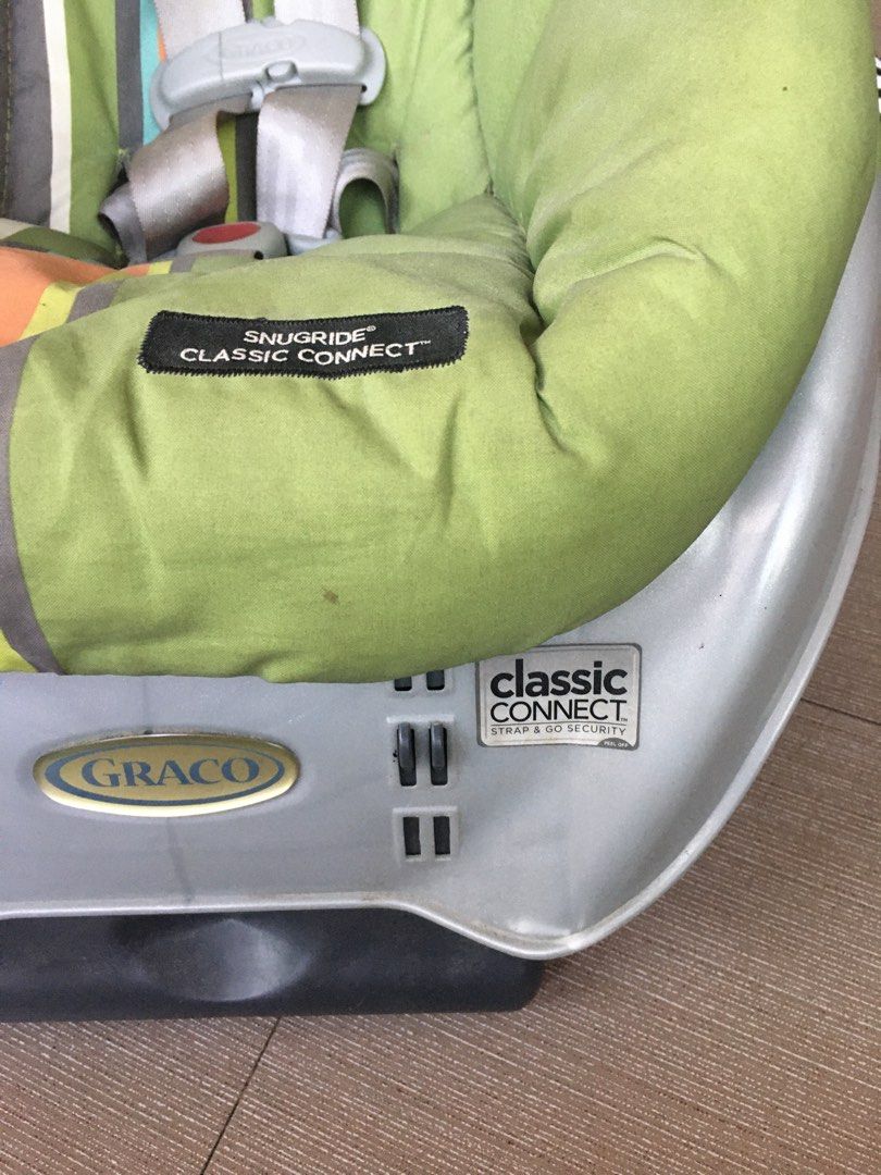Graco classic connect cheap strap and go security