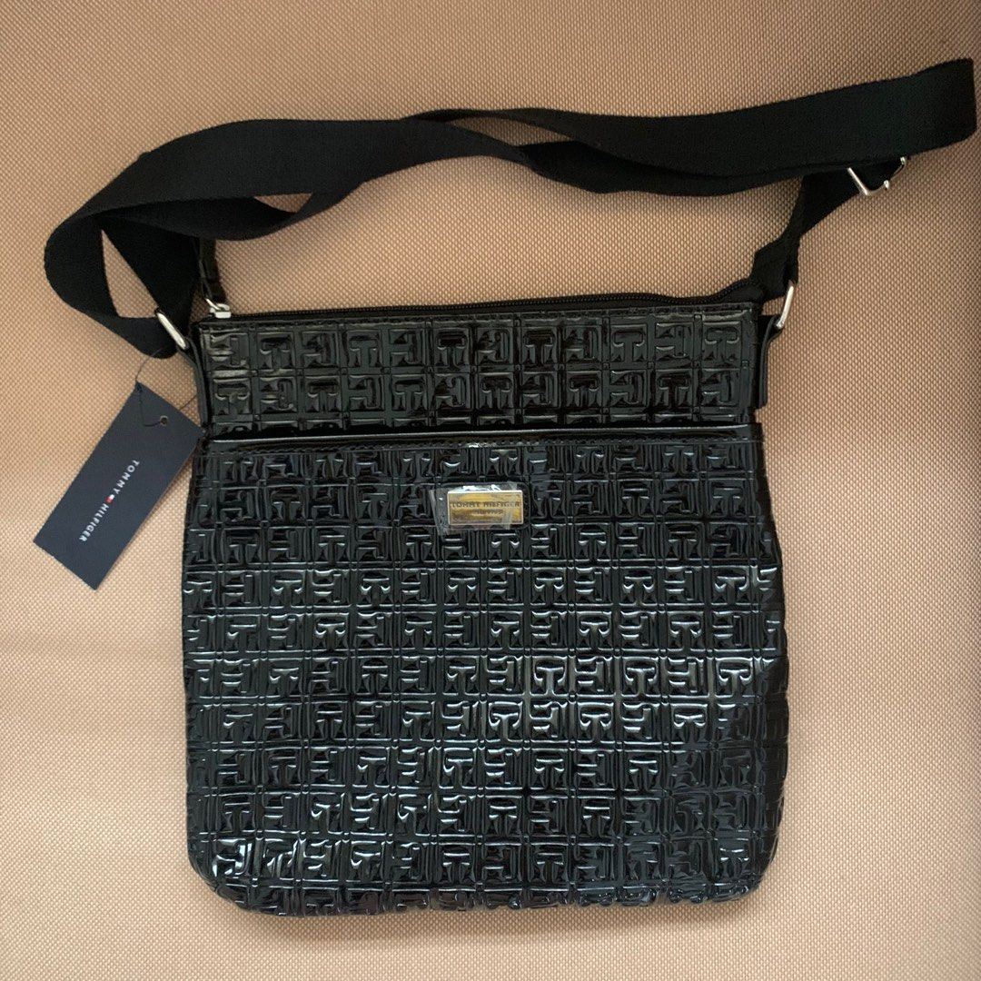 Tommy Hilfiger Black Sling Bag (Category: Luxury Bags & Wallets) located in Taytay. Submitted by ccarci (Listing ID 1198711290, Image 1). Description: No paperbag.