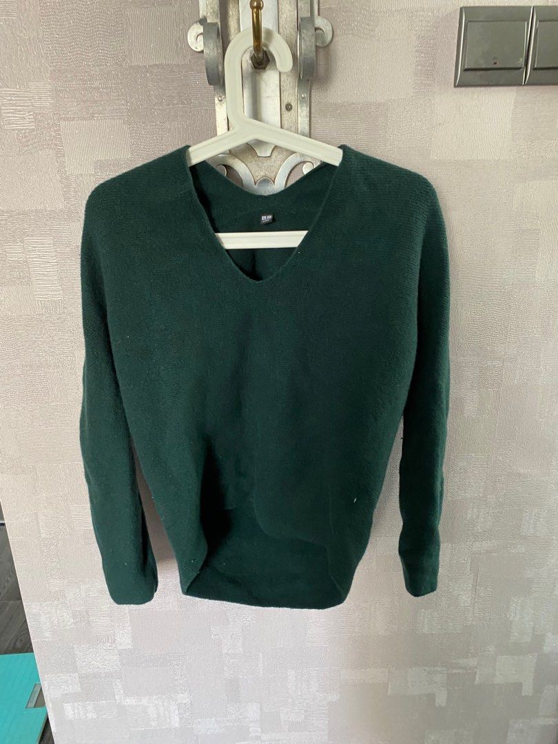 Uniqlo heat tech knit green jacket M, Women's Fashion, Coats, Jackets and Outerwear on Carousell