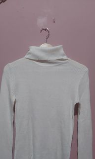 (SOLD) UNIQLO Inner Lidi Turtle Neck Turtleneck Like New