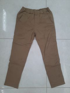 Uniqlo khaki pants size 140 with minor defect