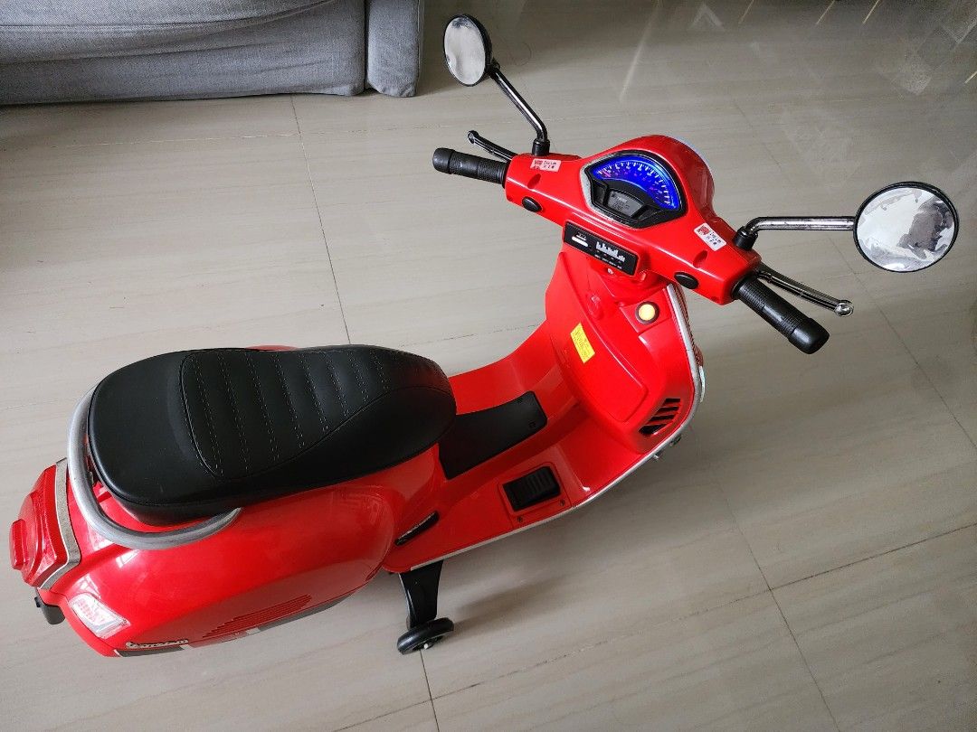 Vespa electric children motorbike, Hobbies & Toys, Toys & Games on ...