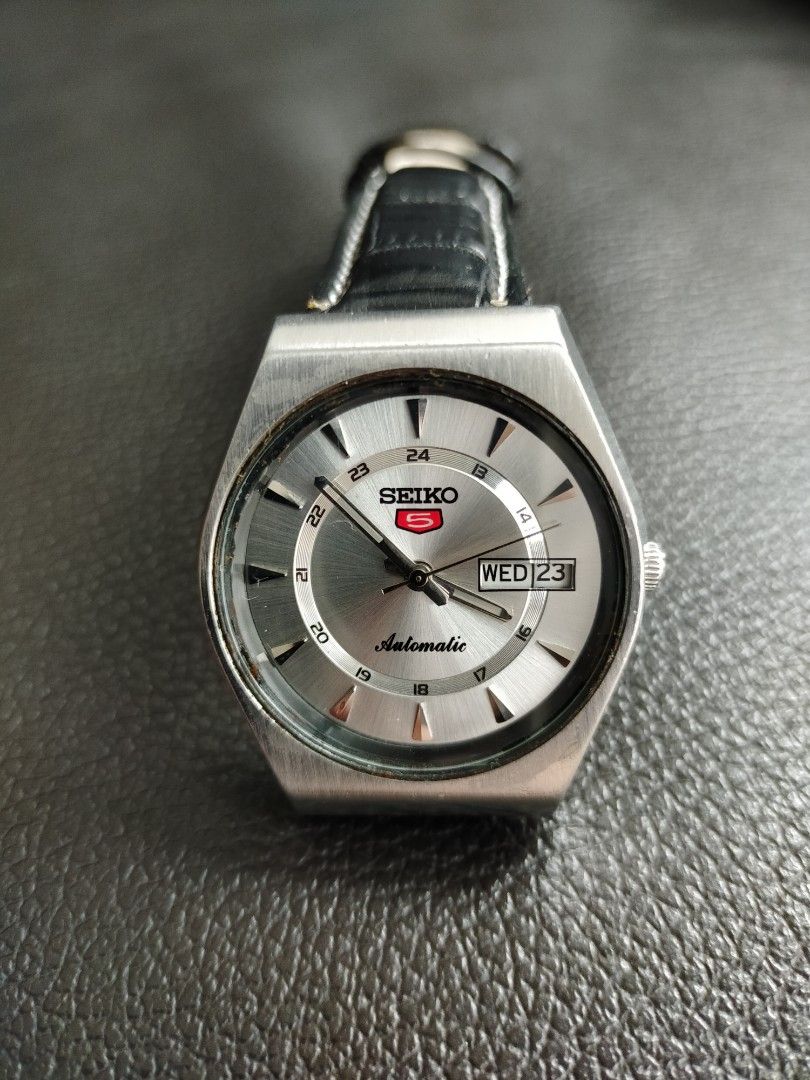 VINTAGE SEIKO 5 WATCH (Men) Selling Cheap At Only RM285!!!, Men's Fashion,  Watches & Accessories, Watches on Carousell