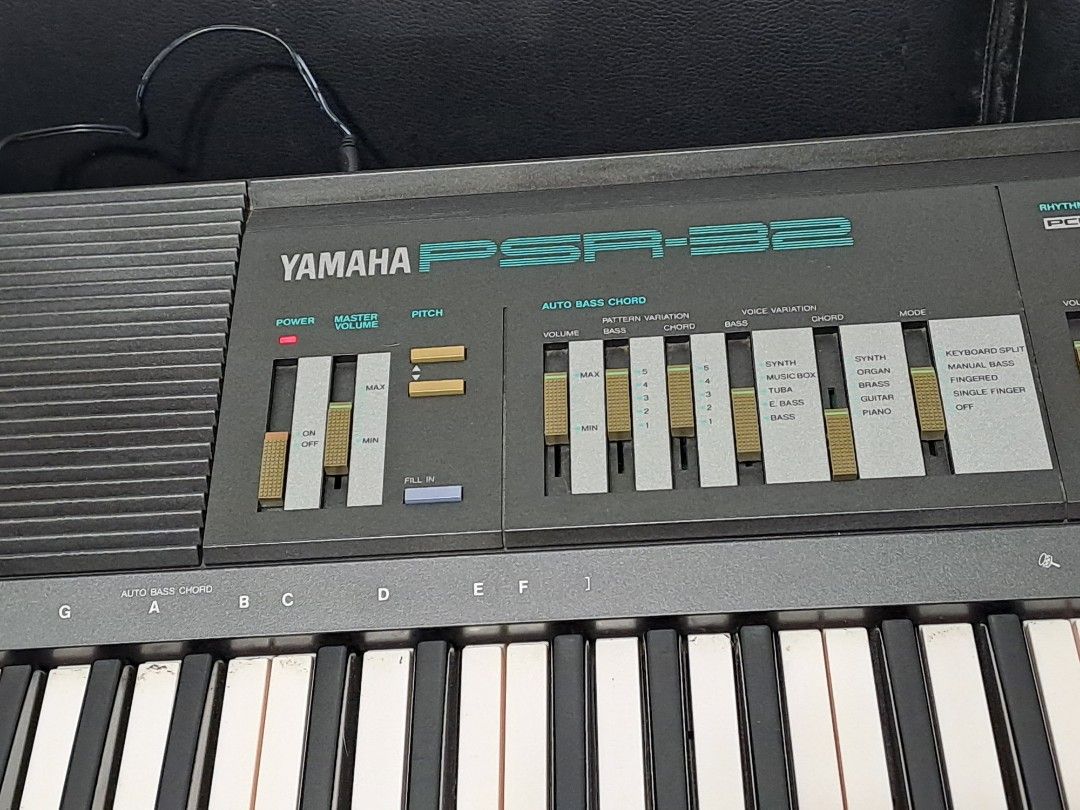 Vintage Yamaha PSR32 keyboard, Hobbies & Toys, Music & Media, Musical