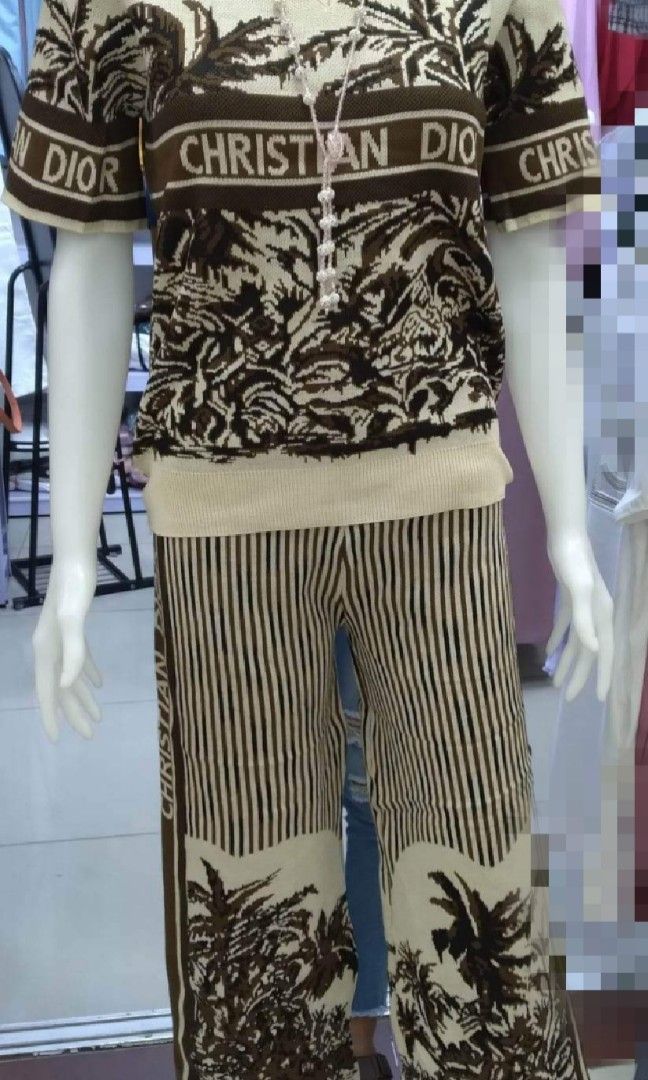 Yayamanin Coordinates (Category: Sets or Coordinates) located in Quezon City. Submitted by subiamiriam9 (Listing ID 1198852329, Image 2). Description: Fabric - Knitted Size. - Medium to Large (stretchable) Available Color. - Pink, Brown, Black.