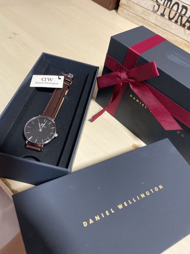 Your CNY GIFT idea BRAND NEW Daniel Wellington PETITE WATCHES