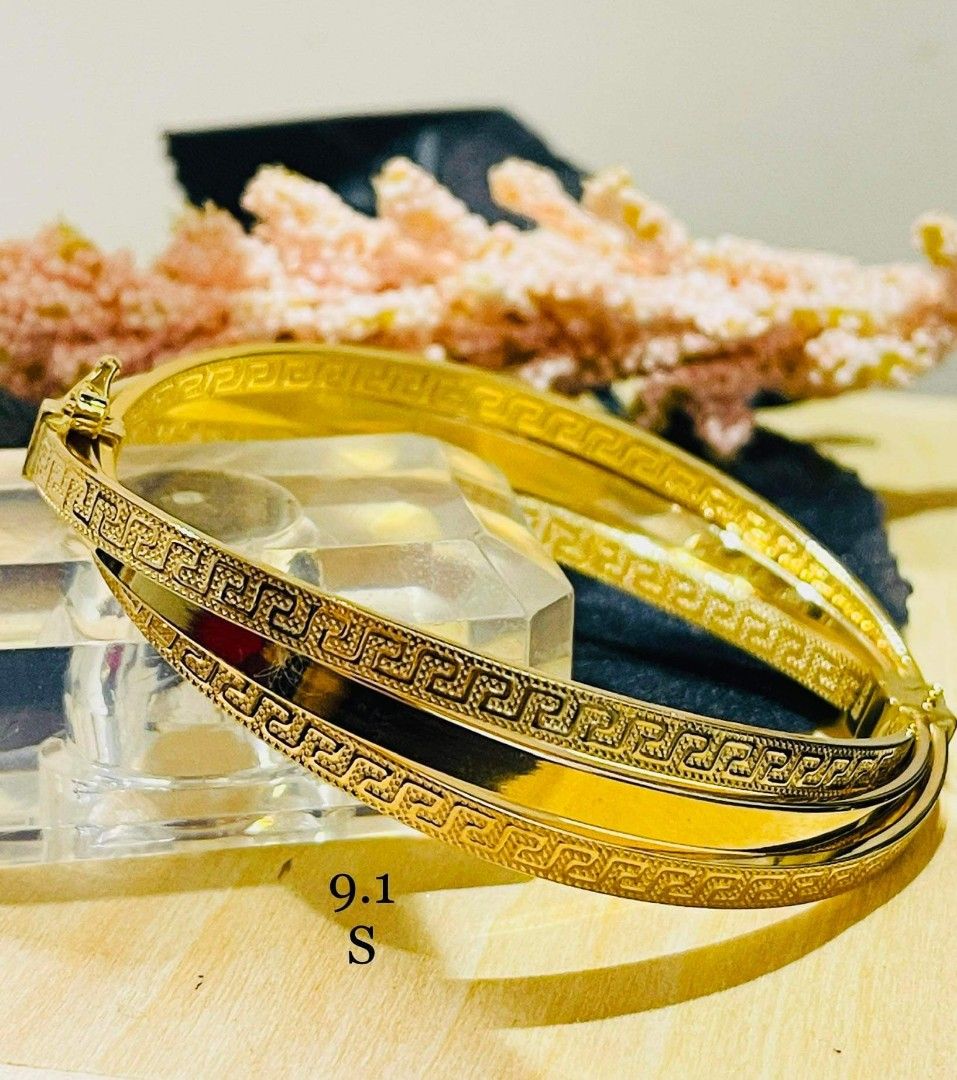2 pawn deals gold bangles