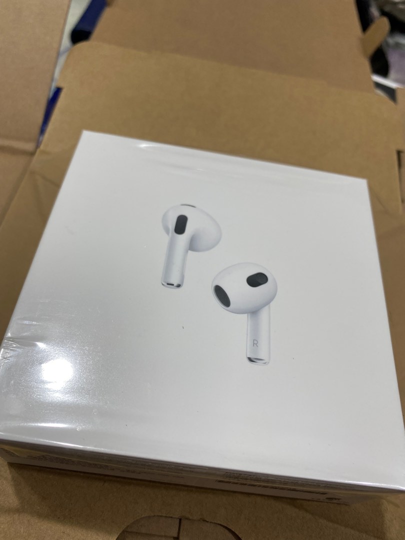 已售出 Apple Airpods 第3代 搭配magsafe充電盒 耳機及錄音音訊設備 耳機在旋轉拍賣