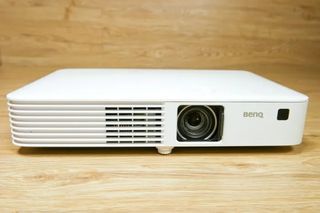 (極樂露營)BenQ CH100 超高亮度LED Full HD薄型投影機(幾乎全新，無摔無刮傷)