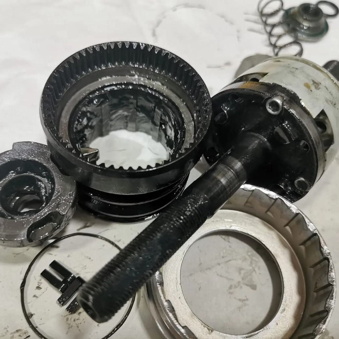 Brompton BWR Hub Servicing Complete Overhaul