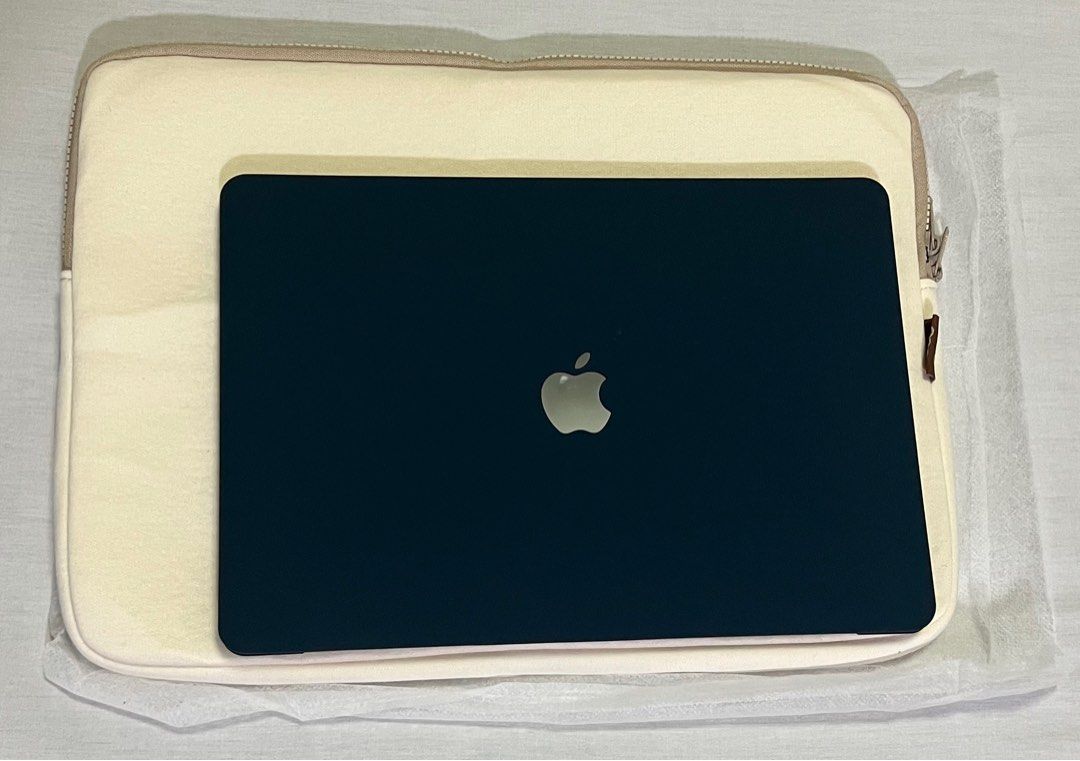 Cat Laptop sleeve 15” (Category: Laptop Bags & Sleeves) located in Tarlac. Submitted by kittycloset_raid (Listing ID 1198984137, Image 3). Description: Selling this very cute laptop sleeve delivered JUST now (day of posting) Too big for my Macbook Pro 13” (see 3rd pic) Pic 1 - photo grabbed Pic 2-6 - all actual photos of the item Still with original packaging. Opened only for checking. NEVER used. Embroidered cat design soft, laptop is protected 