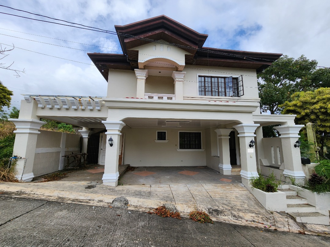 Rush sale! Corner House and Lot in Tagaytay Southridge Estates