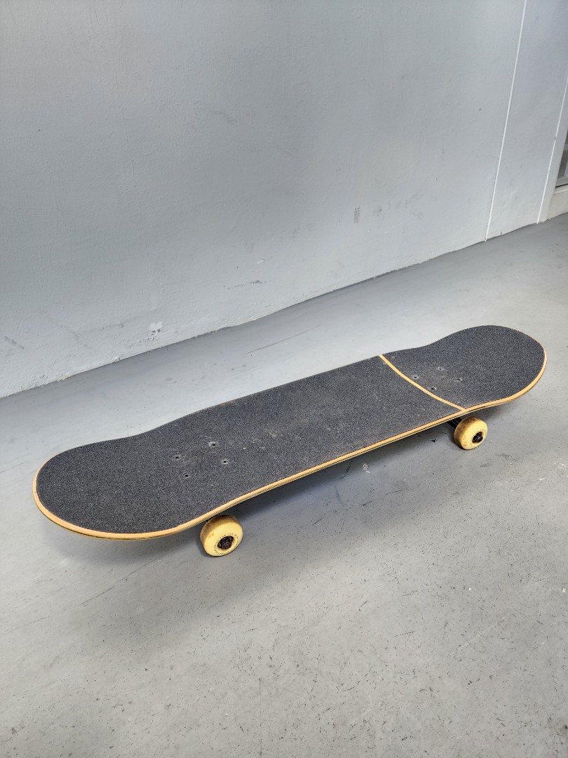 Decathlon Skateboard Complete CP 100, 8inch, Sports Equipment, Sports