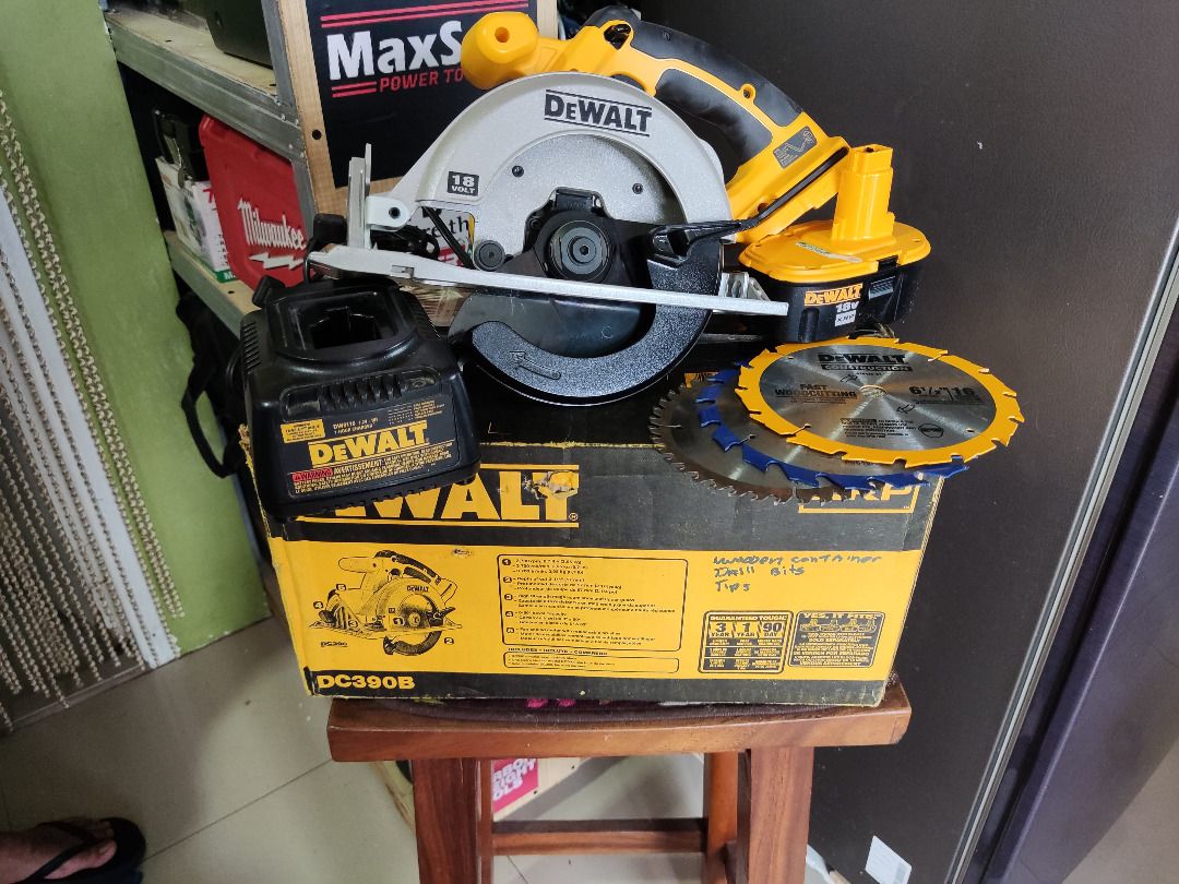 Dewalt dc390b 18v cordless circular saw store
