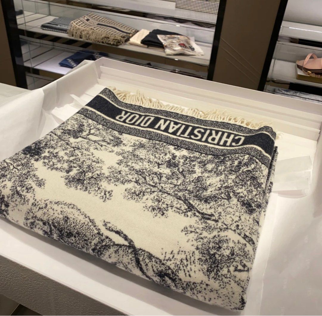 shawl christian dior