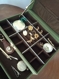 Green Jewelry box kasama na laman