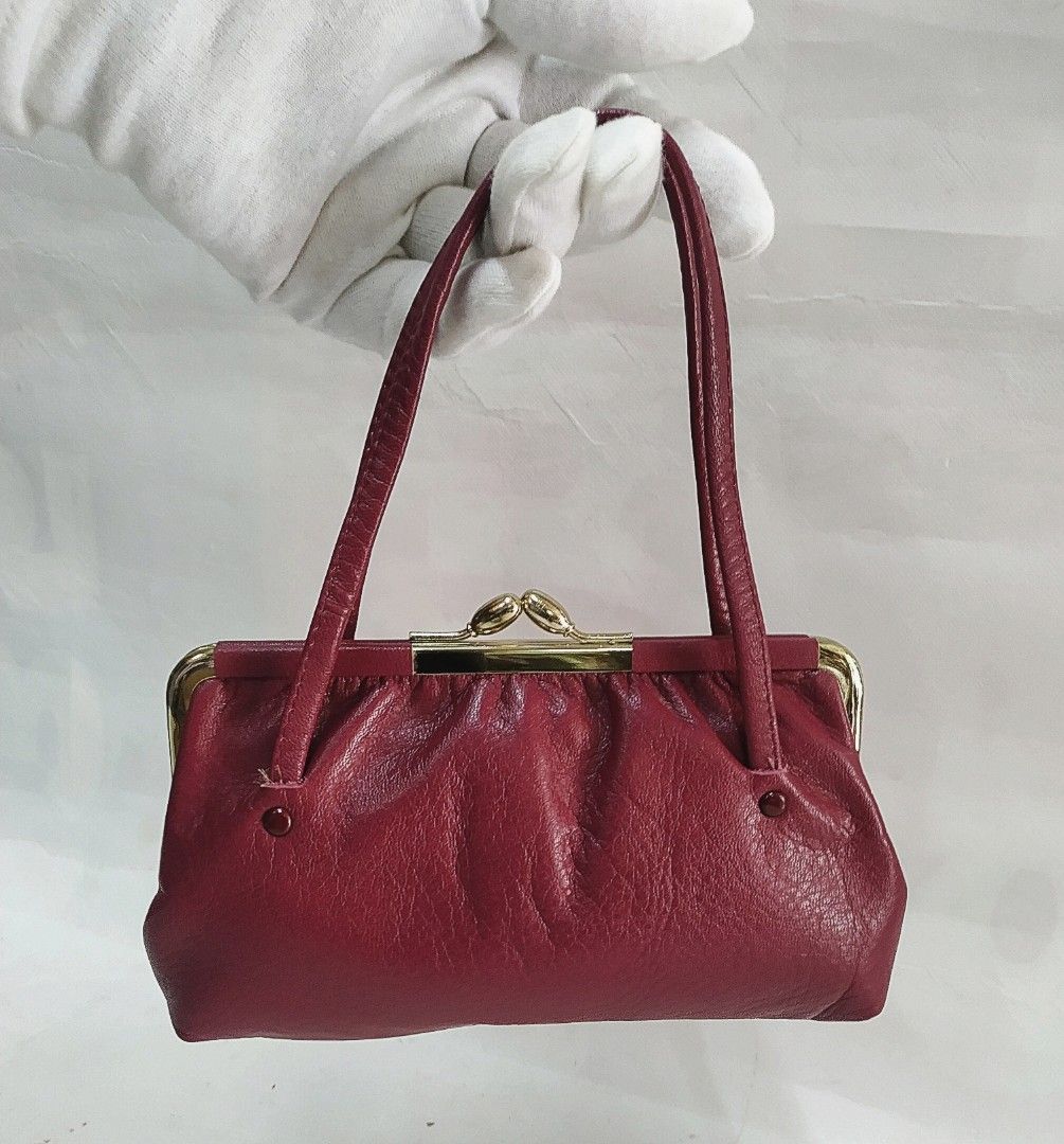 Small red hot sale leather purse